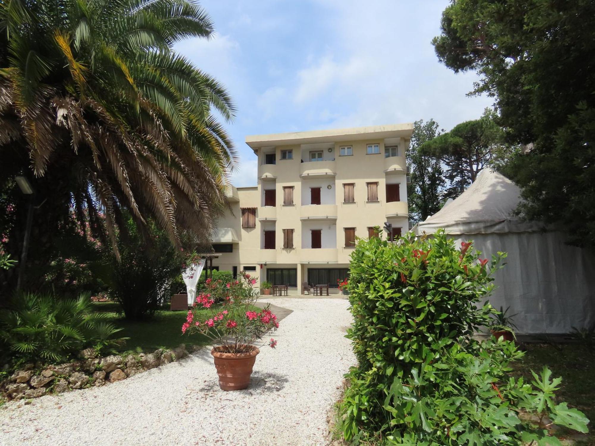 Hotel La Tavernetta Dei Ronchi Marina di Massa Extérieur photo
