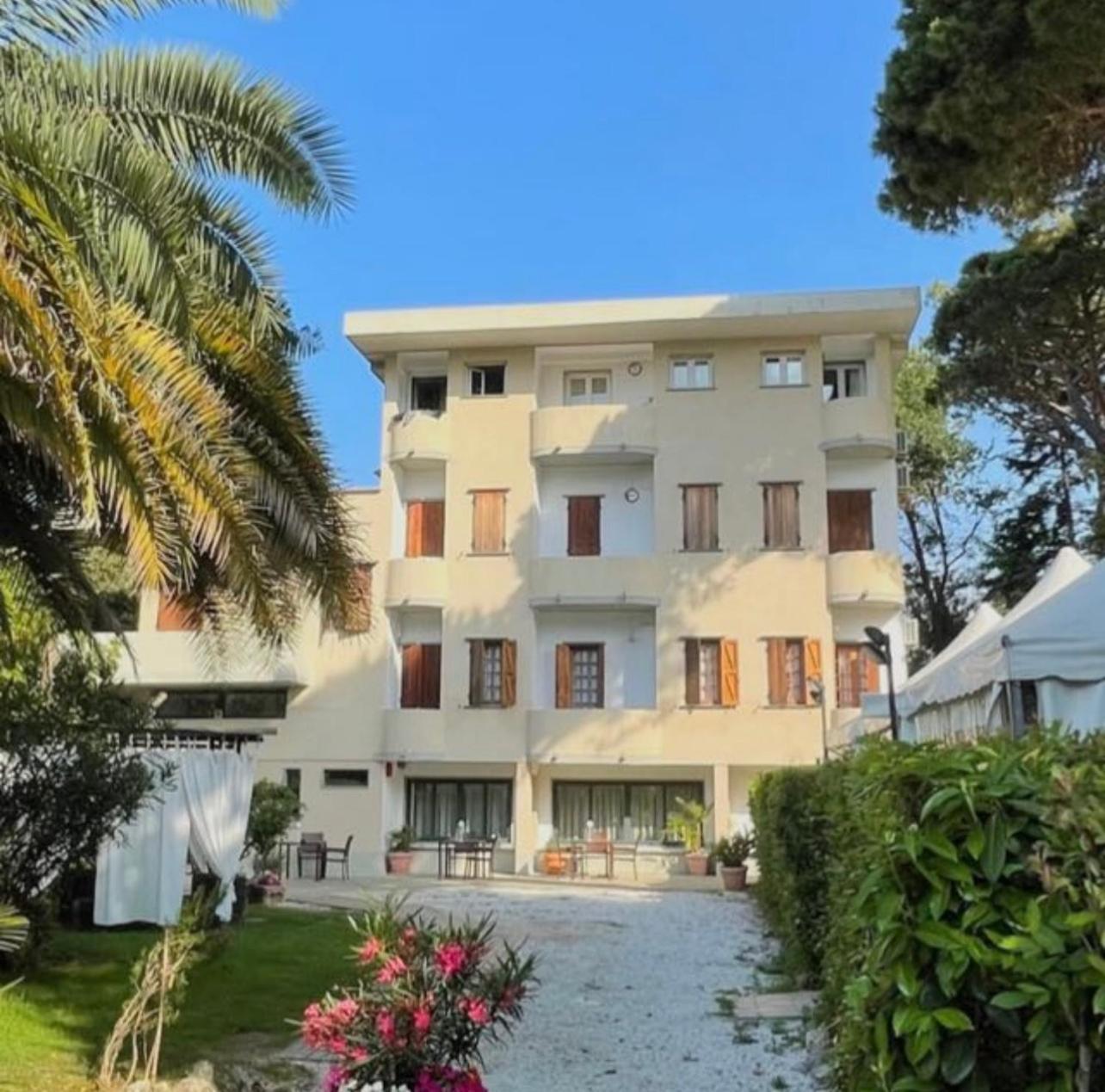 Hotel La Tavernetta Dei Ronchi Marina di Massa Extérieur photo