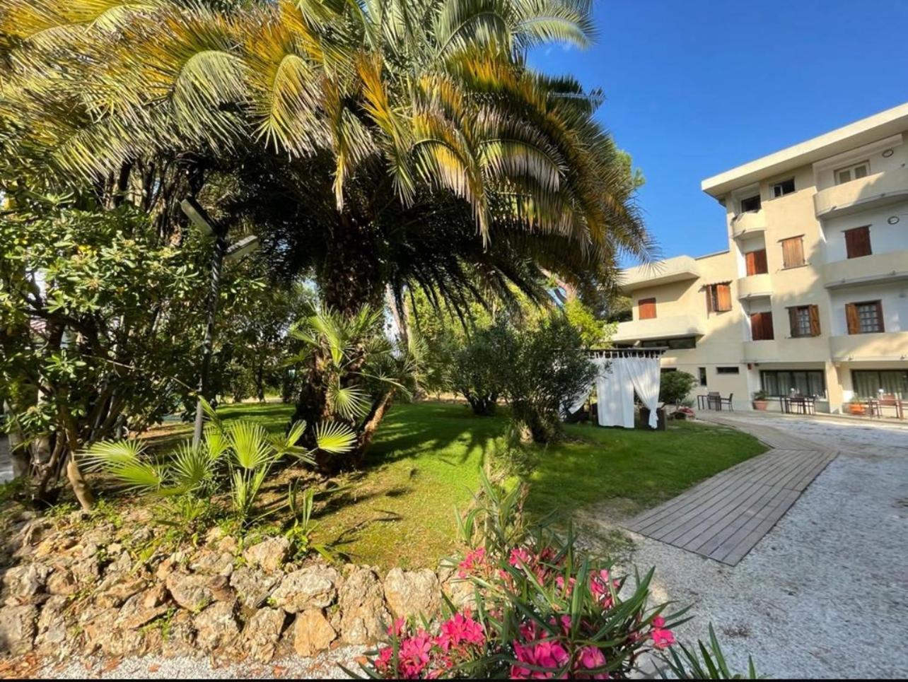 Hotel La Tavernetta Dei Ronchi Marina di Massa Extérieur photo